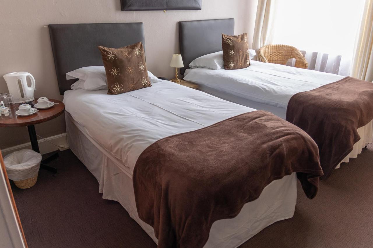 Carlton Hotel Форрес Екстер'єр фото