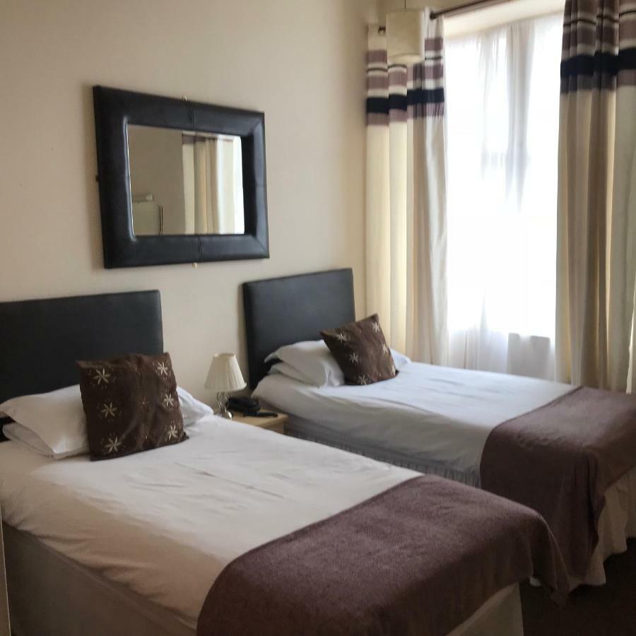 Carlton Hotel Форрес Екстер'єр фото
